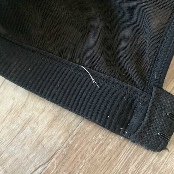 Victoria’s Secret Sports Bra Size 36DD - Picture 7 of 8